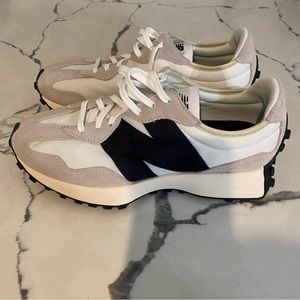 New Blance 327 unisex shoes |Men’s size 8.5 | Women’s size 10 |27CM